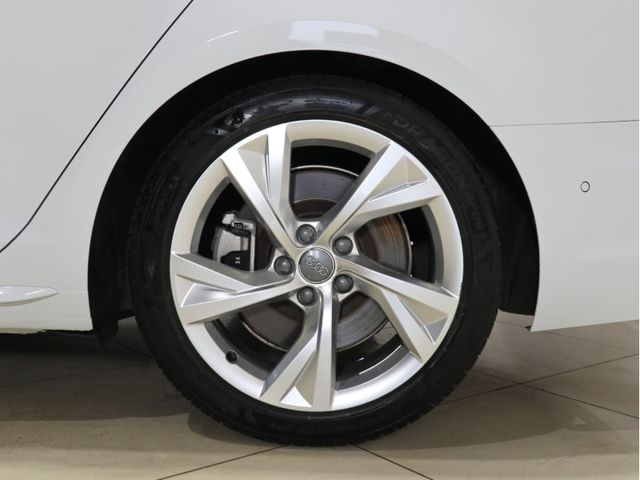 Audi A4 2019-10 193680-27