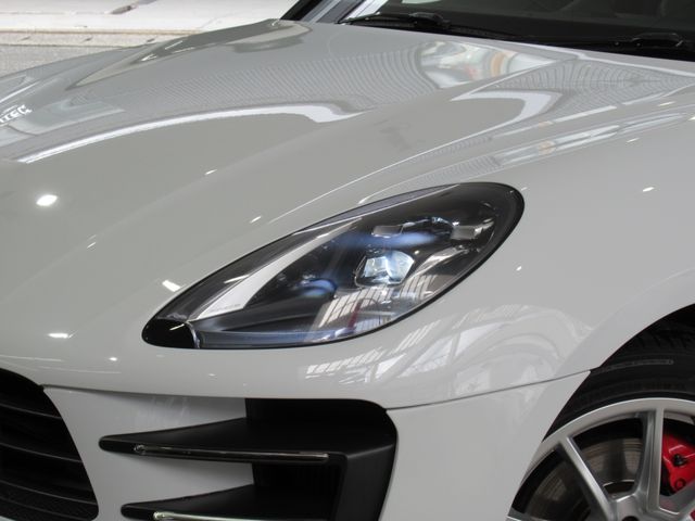 Porsche MACAN 2016-12 27490-26