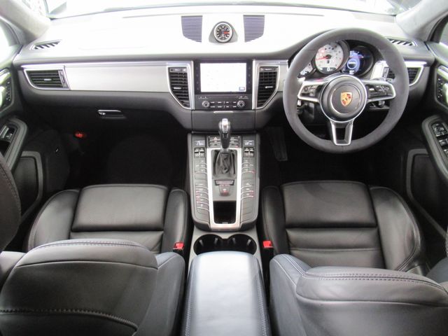Porsche MACAN 2016-12 27490-1