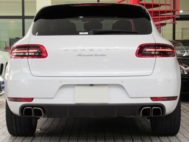 Porsche MACAN 2016-12 27490-23