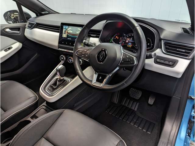 Renault LUTECIA 2021-05 19230-1