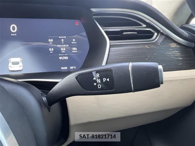 Tesla MODEL S 2015-09 287614-12