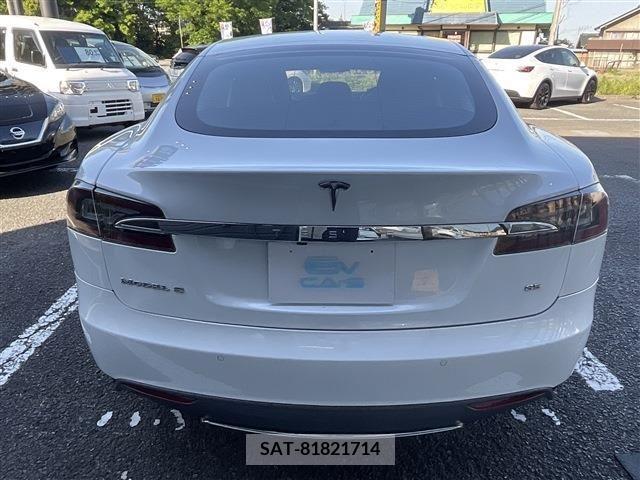 Tesla MODEL S 2015-09 287614-5