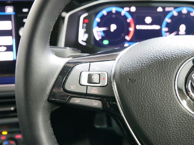 VolksWagen POLO 2019-05 17763-23