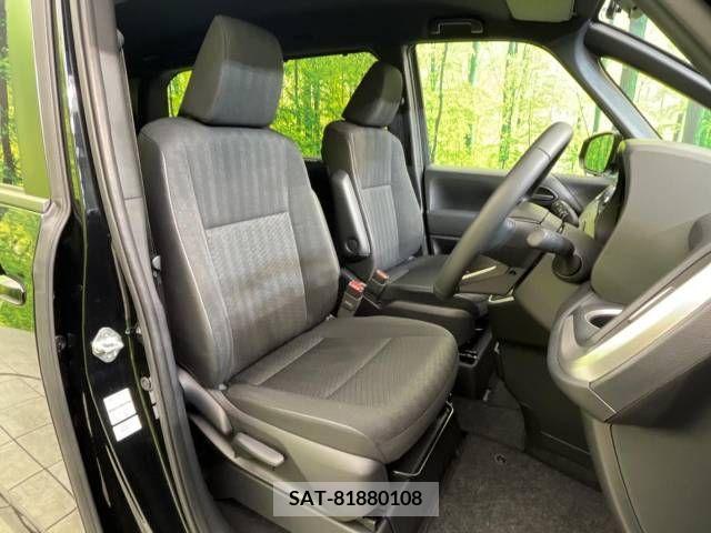 Toyota VOXY 2023-05 221667-8