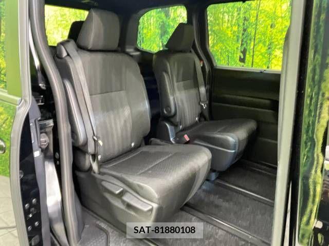 Toyota VOXY 2023-05 221667-9