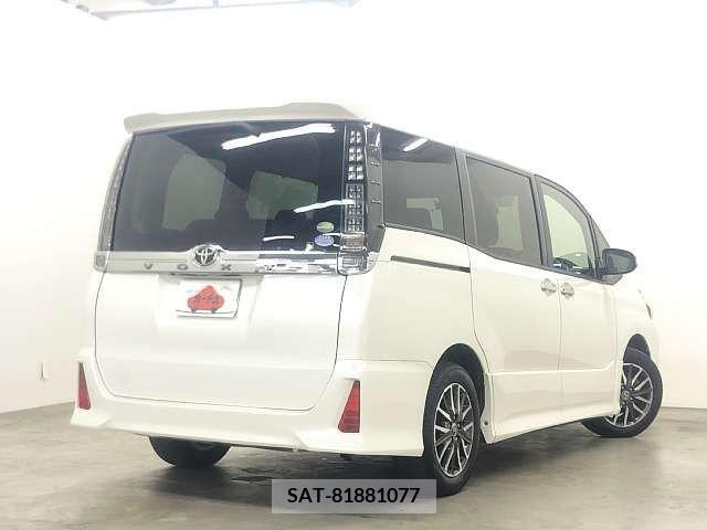 Toyota VOXY 2016-11 370373-2