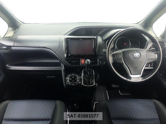 Toyota VOXY 2016-11 370373-1