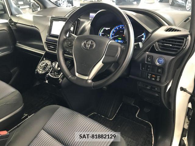 Toyota VOXY HYBRID 2017-02 322817-3