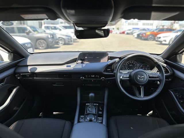 Mazda MAZDA3 2022-03 11565-1