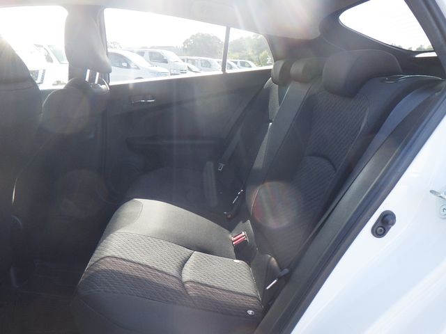 Toyota PRIUS 2017-11 181683-10