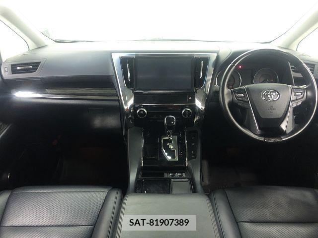 Toyota VELLFIRE 2018-08 369758-1
