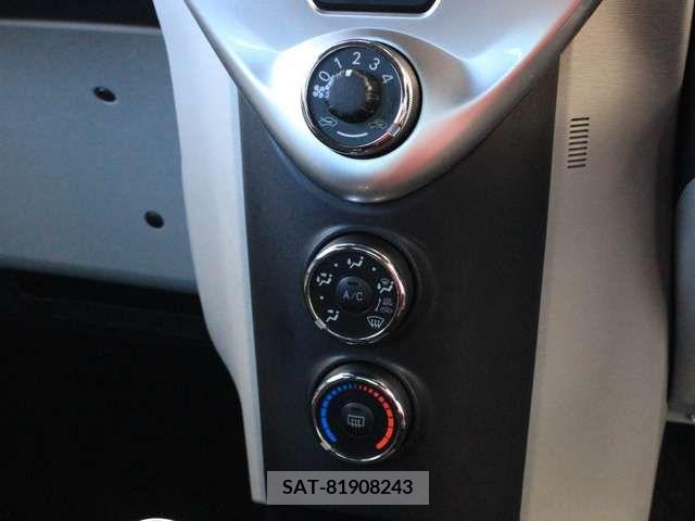Toyota IQ 2012-03 221614-15