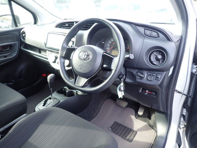 Toyota VITZ 2018-04 190137-8