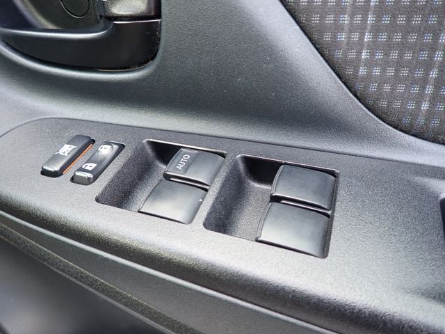 Toyota VITZ 2018-04 190137-14