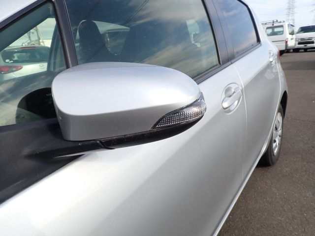 Toyota VITZ 2018-04 190137-3