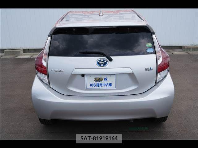Toyota AQUA 2017-03 356088-1