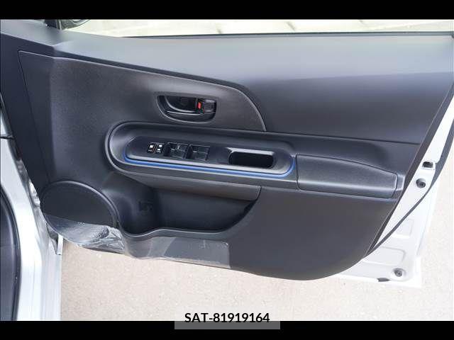Toyota AQUA 2017-03 356088-9