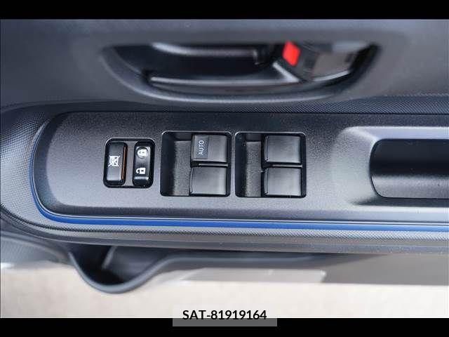 Toyota AQUA 2017-03 356088-10