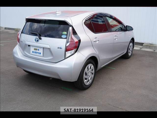 Toyota AQUA 2017-03 356088-5