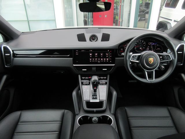 Porsche CAYENNE 2022-01 15716-1