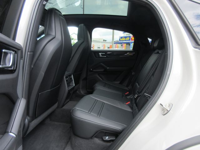 Porsche CAYENNE 2022-01 15716-17