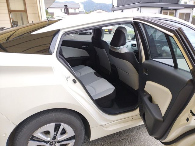 Toyota PRIUS 2016-10 186484-6