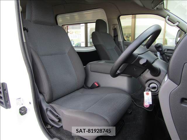 Nissan Caravan 2015-03 302272-11