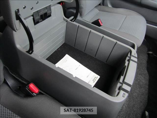 Nissan Caravan 2015-03 302272-9