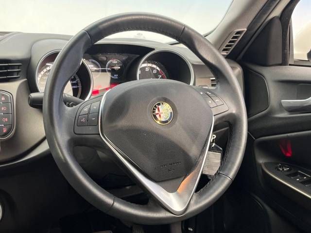ALFA ROMEO GIULIETTA 2016-02 195299-19