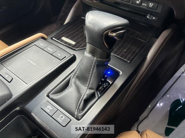 Lexus ES 2019-04 387672-23