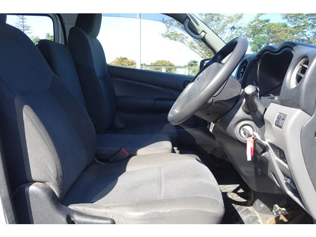 Nissan NV350 Caravan 2015-07 25084-7