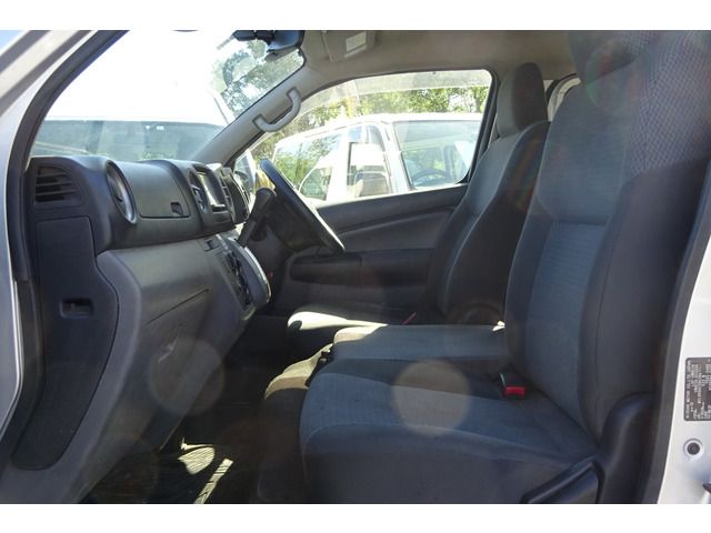 Nissan NV350 Caravan 2015-07 25084-5