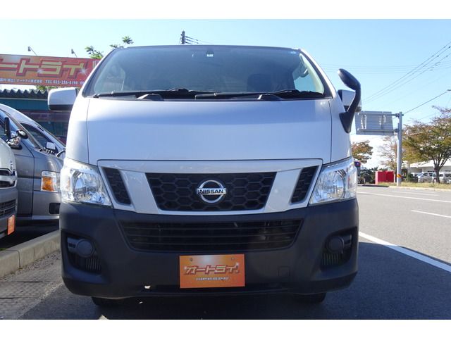 Nissan NV350 Caravan 2015-07 25084-1