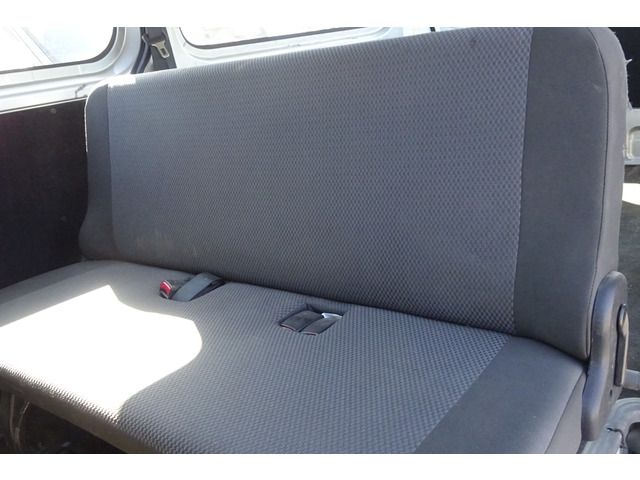 Nissan NV350 Caravan 2015-07 25084-11