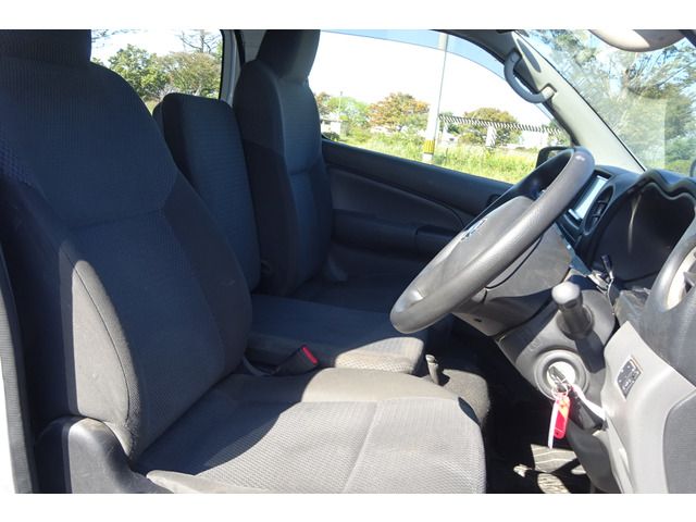 Nissan NV350 Caravan 2015-07 25084-8