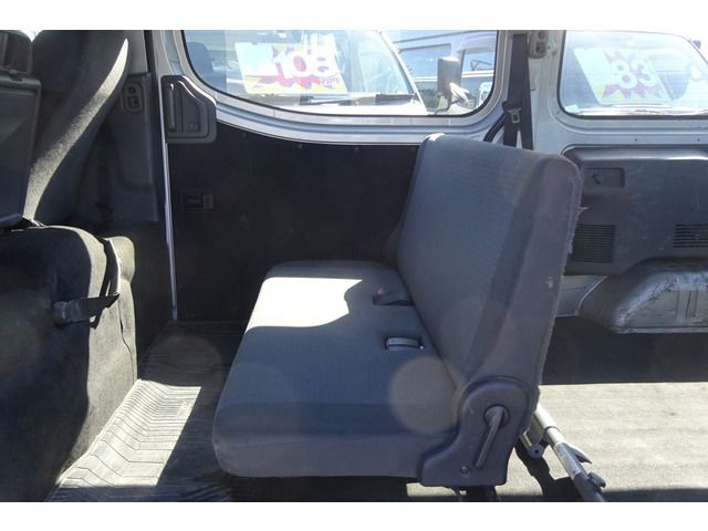 Nissan NV350 Caravan 2015-07 25084-17