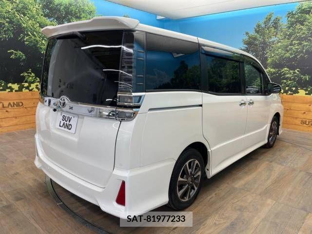 Toyota VOXY 2021-12 288921-17