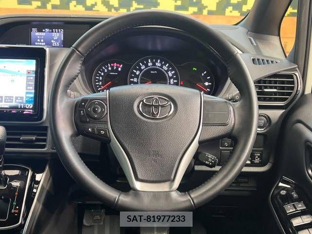 Toyota VOXY 2021-12 288921-11