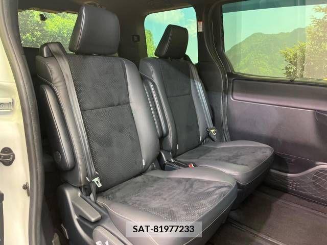 Toyota VOXY 2021-12 288921-8