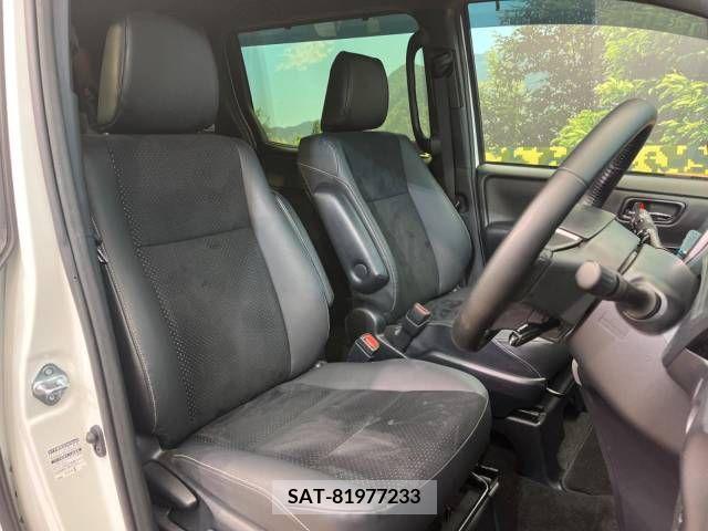 Toyota VOXY 2021-12 288921-7