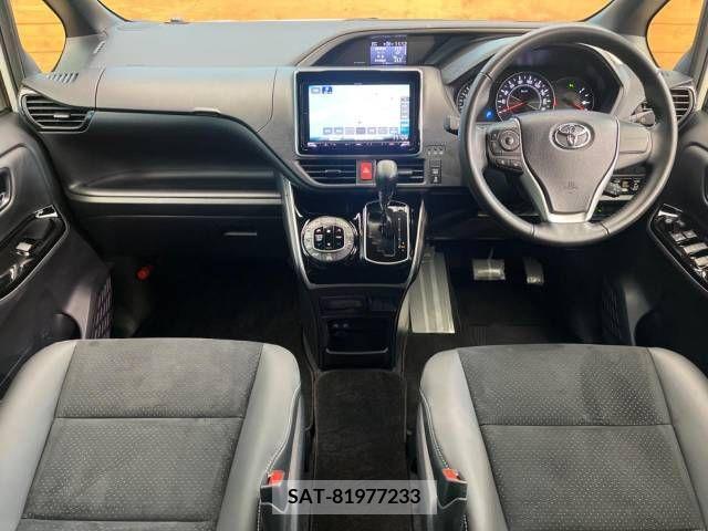 Toyota VOXY 2021-12 288921-1