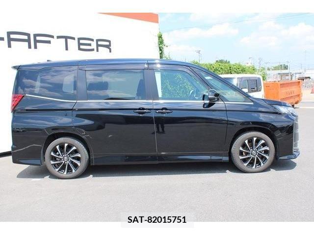 Toyota NOAH 2022-12 313552-6