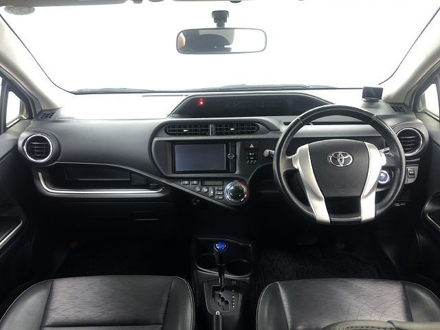 Toyota AQUA 2013-09 13751-1