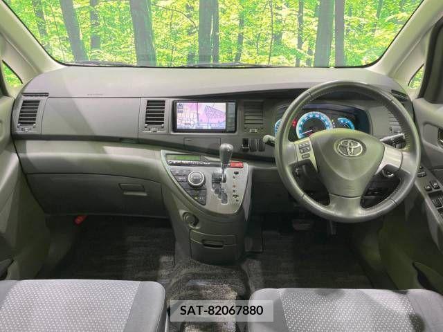 Toyota ISIS 2010-08 345192-1