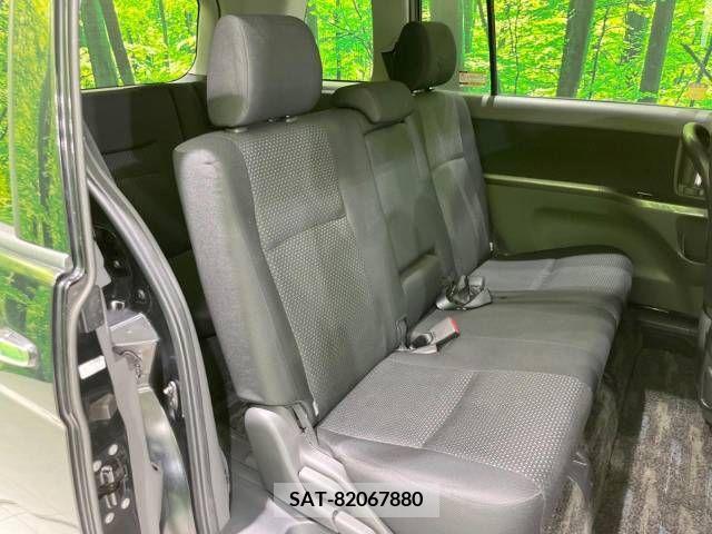 Toyota ISIS 2010-08 345192-9
