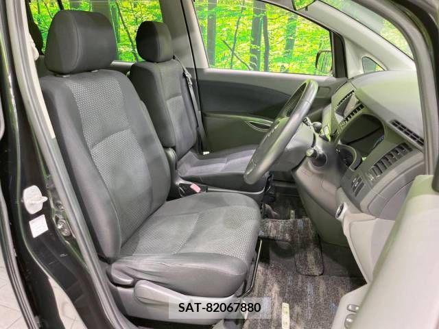 Toyota ISIS 2010-08 345192-8