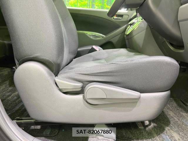 Toyota ISIS 2010-08 345192-6