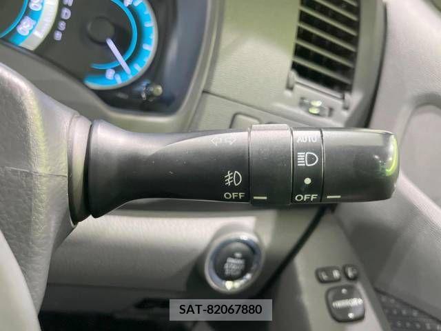 Toyota ISIS 2010-08 345192-5
