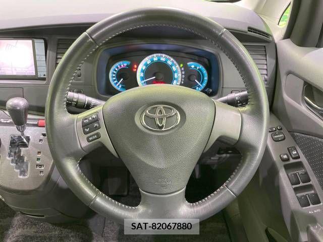 Toyota ISIS 2010-08 345192-12